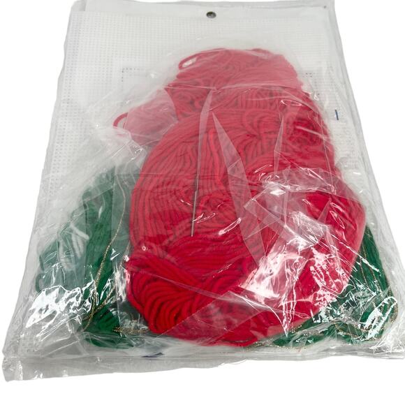 Bucilla Vintage Christmas Present Plastic Canvas Tissue Box Cover Gift Box New - Picture 12 of 12